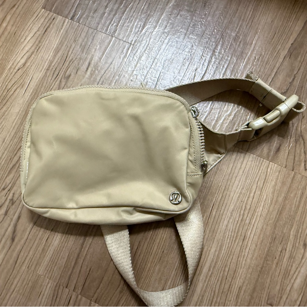 lululemon Trench 2L belt bag